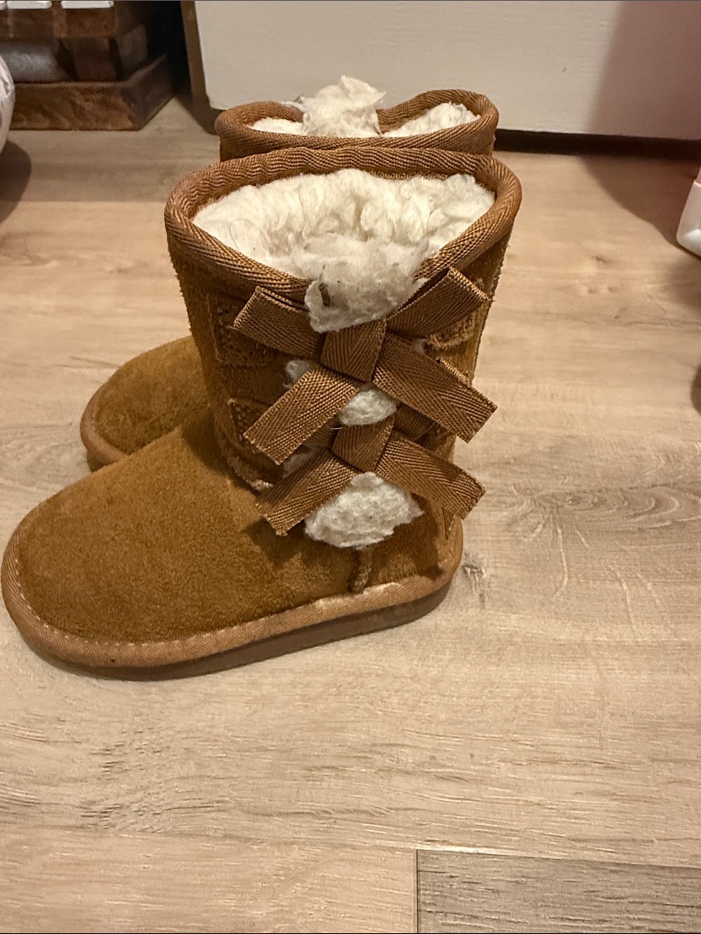 Koolaburra by UGG Chestnut Suede Baby Boots with Back Bows